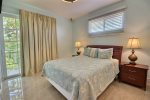 Guest bedroom 2, Queen bed, flatscreen TV